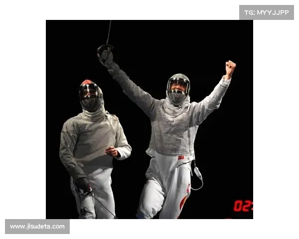 香港故宫文化博物馆举行仲满张家朗击剑表演赛 引发观众热烈反响 香港故宫文化博物馆举行仲满张家朗击剑表演赛 引发观众热烈反响